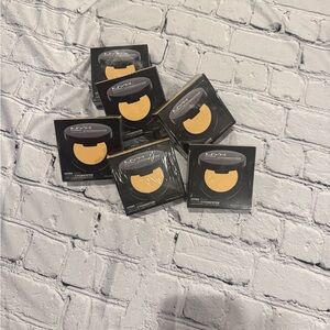 NYX Hydra Touch Powder Foundation - Ivory